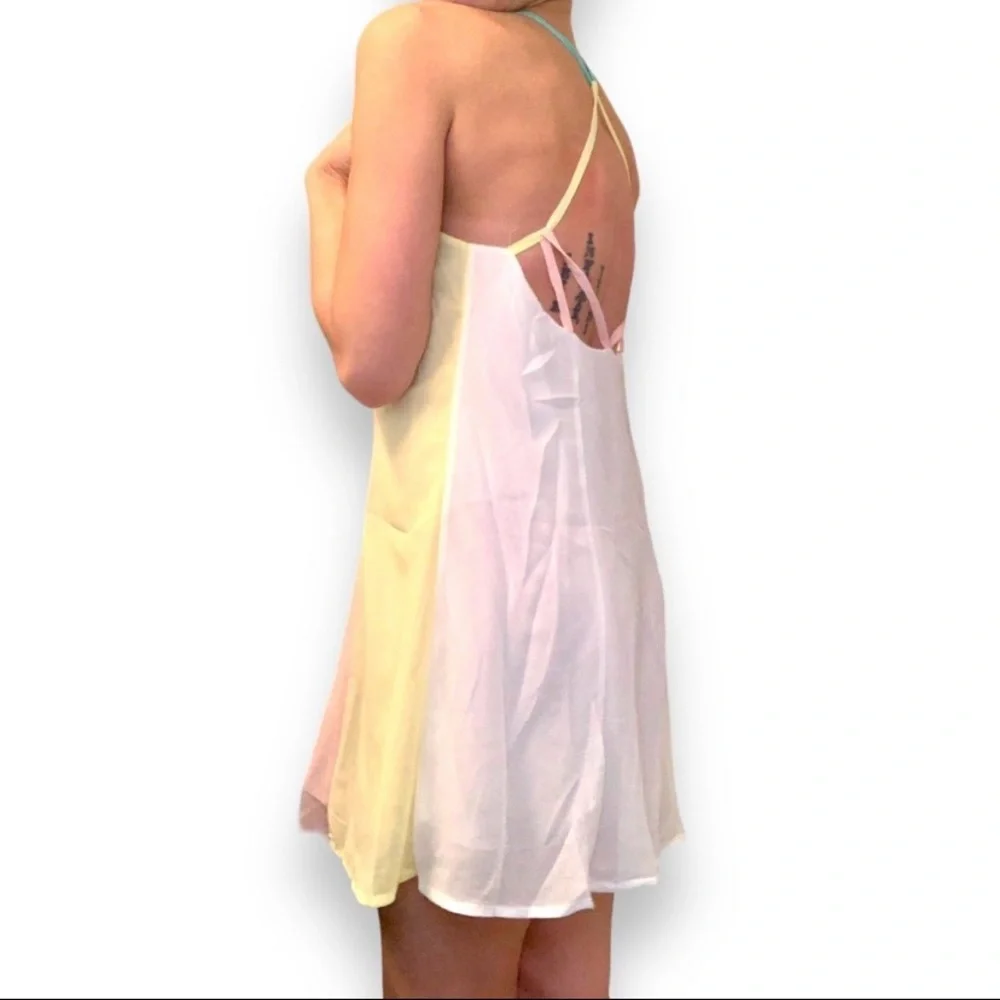 🆕 Open Back Color Block Mini Dress - Picture 4 of 4